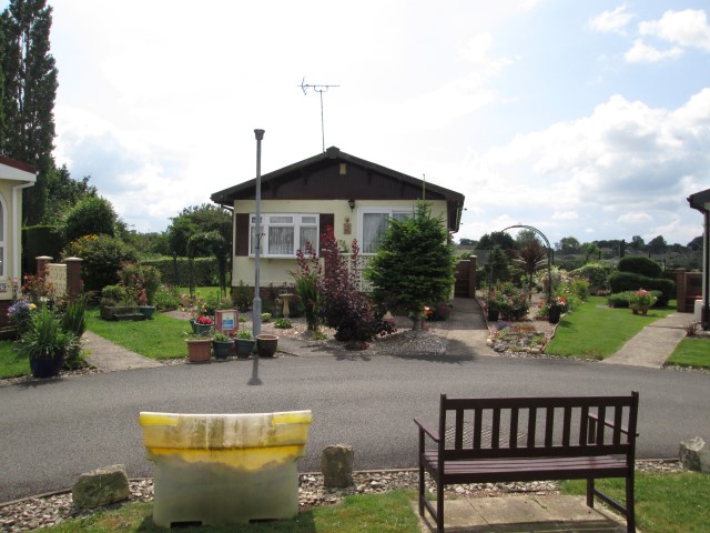 palm grove court park home development